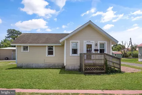 4156 Grumpys Ln, Chincoteague Island, VA 23336