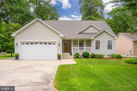 37221 Main Sail Ct, Greenbackville, VA 23356