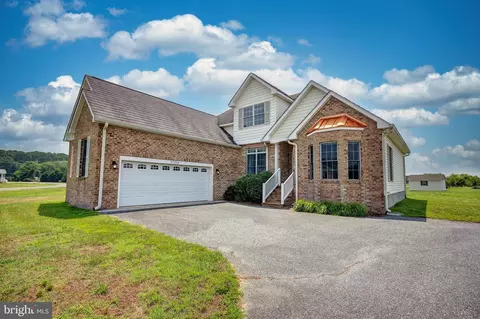 37254 Dolphin Dr, Greenbackville, VA 23356