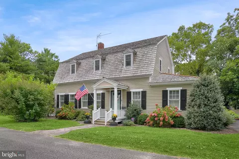 2 South St, Onancock, VA 23417