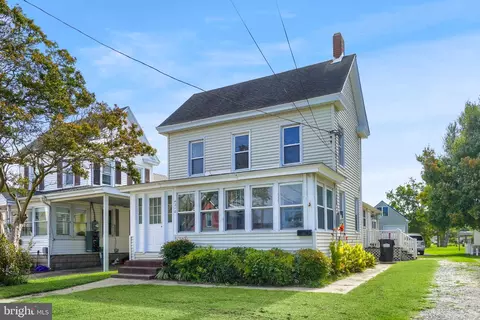 4210 Main St, Chincoteague Island, VA 23336