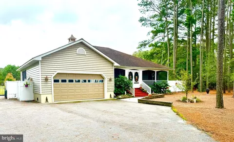 15128 Locust St, Onancock, VA 23417