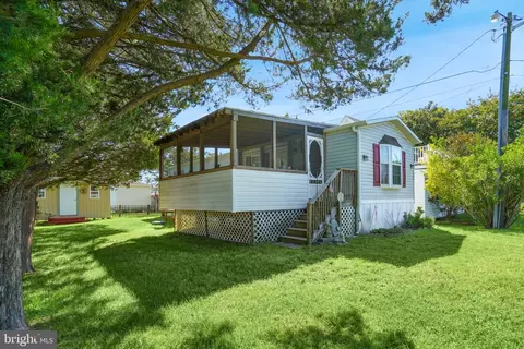 3237 Cakey Ln, Chincoteague Island, VA 23336