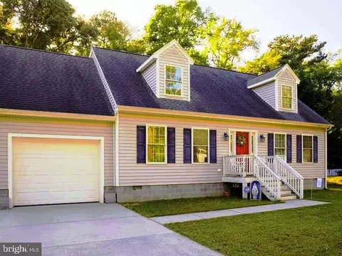 7150 Mason Dr, Chincoteague Island, VA 23336