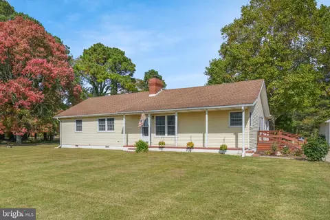 30117 Hopeland Rd, Bloxom, VA 23308