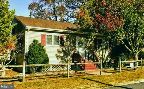 6529 Davis St, Chincoteague Island, VA 23336