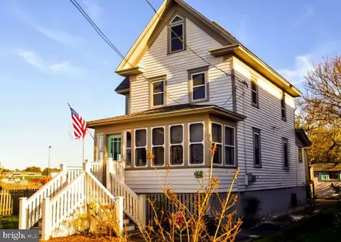 4496 Main St, Chincoteague Island, VA 23336
