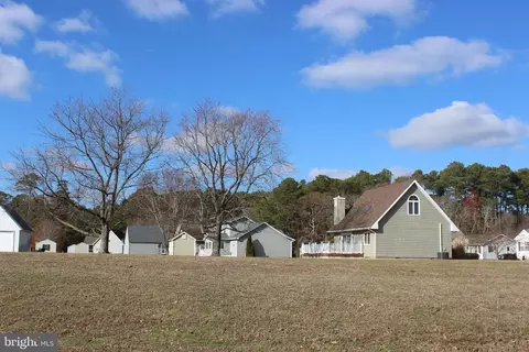79 Yardarm Dr, Greenbackville, VA 23356