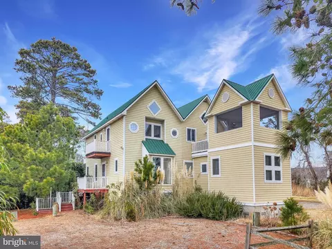 4473 Deep Hole Rd, Chincoteague Island, VA 23336