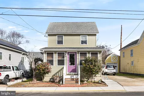 6365 Cropper St, Chincoteague Island, VA 23336