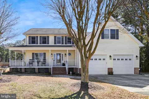 5300 Woodland Dr, Chincoteague Island, VA 23336