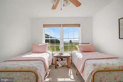 Bedroom - 10436 Eaglet Ln, Atlantic, VA 23303 photo 12 of 17