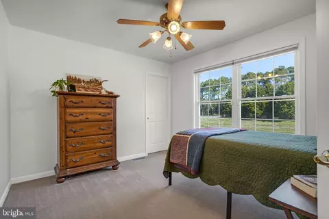 Bedroom - 10436 Eaglet Ln, Atlantic, VA 23303 photo 9 of 17