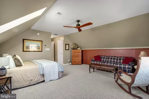 Bedroom - 10436 Eaglet Ln, Atlantic, VA 23303 photo 16 of 17