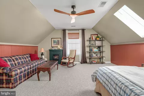 Bedroom - 10436 Eaglet Ln, Atlantic, VA 23303 photo 14 of 17