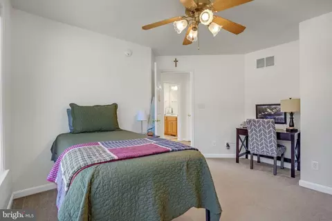Bedroom - 10436 Eaglet Ln, Atlantic, VA 23303 photo 7 of 17