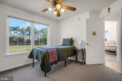 Bedroom - 10436 Eaglet Ln, Atlantic, VA 23303 photo 8 of 17