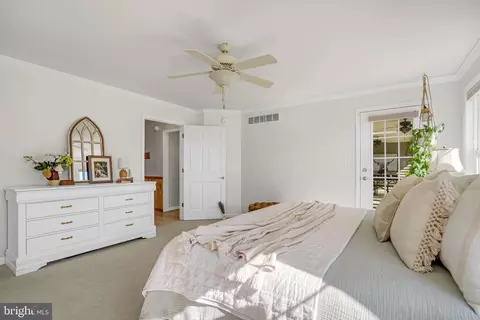 Bedroom - 10436 Eaglet Ln, Atlantic, VA 23303 photo 4 of 17