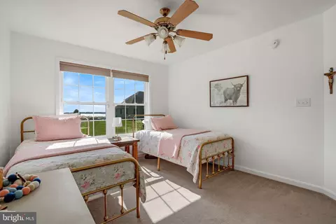 Bedroom - 10436 Eaglet Ln, Atlantic, VA 23303 photo 10 of 17