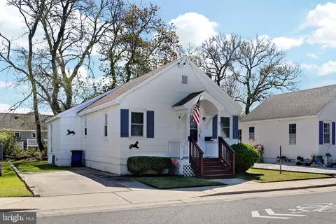 6256 Ocean Blvd, Chincoteague Island, VA 23336