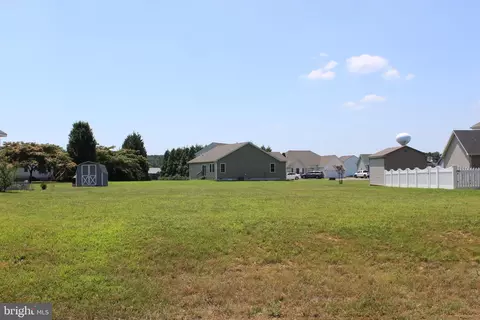 38 Doubloon Dr, Greenbackville, VA 23356