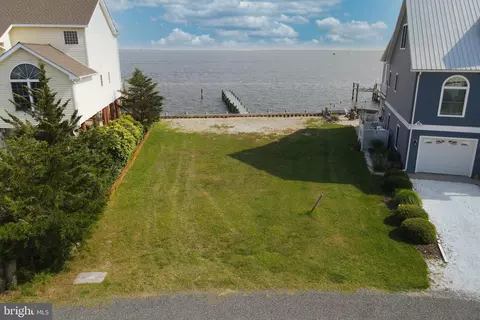 1319 Blackbeard Rd, Greenbackville, VA 23356