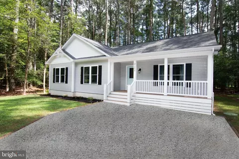 37444 Castaway Dr, Greenbackville, VA 23356