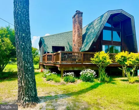 7080 Pine Dr, Chincoteague Island, VA 23336
