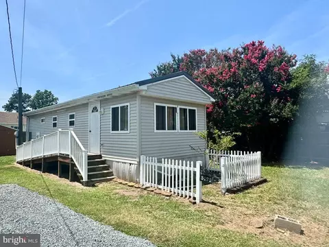 5122 Serenity Ln, Chincoteague Island, VA 23336