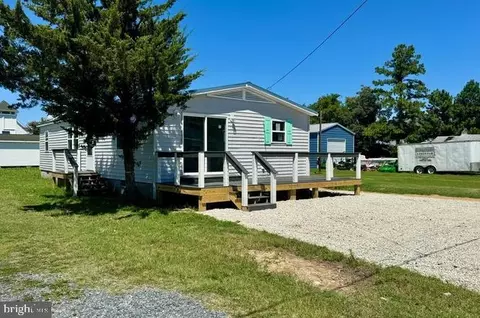 3273 Colona St, Chincoteague Island, VA 23336