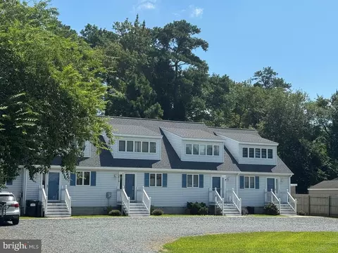 3618 Willow St, Chincoteague Island, VA 23336