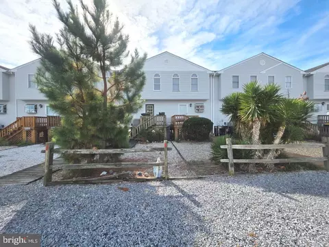 4102 Channel Ln, Chincoteague Island, VA 23336