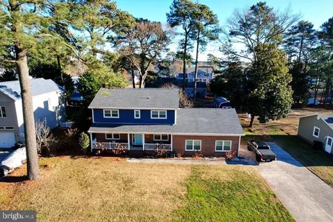 4120 Sunnywood Dr, Chincoteague Island, VA 23336