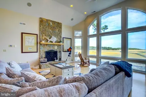 Living - 25323 Oceanview Ct, Accomac, VA 23301 photo 1 of 2