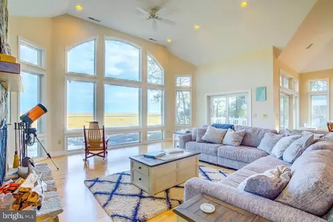 Living - 25323 Oceanview Ct, Accomac, VA 23301 photo 2 of 2
