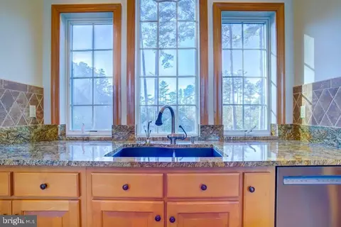 Kitchen - 25323 Oceanview Ct, Accomac, VA 23301 photo 3 of 3