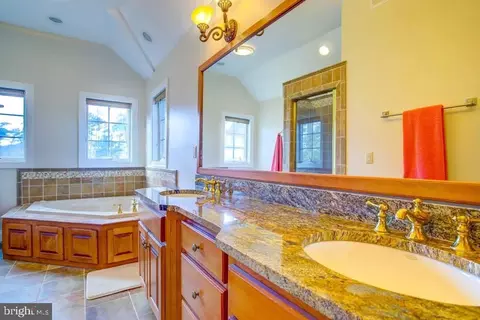 Bath - 25323 Oceanview Ct, Accomac, VA 23301 photo 1 of 1