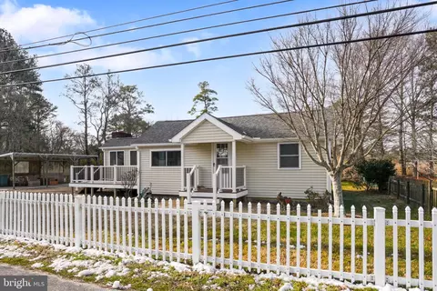 6498 Church St, Chincoteague Island, VA 23336