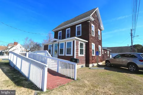 4264 Main St, Chincoteague Island, VA 23336