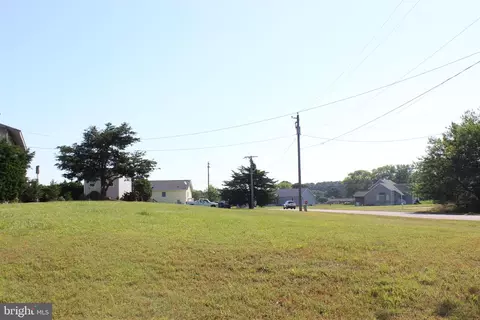1601 High Seas Dr, Greenbackville, VA 23356