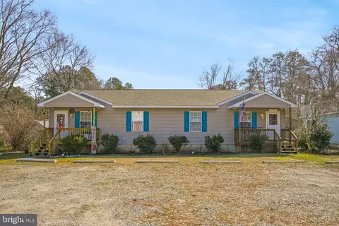 3488 3490 Willow St, Chincoteague Island, VA 23336
