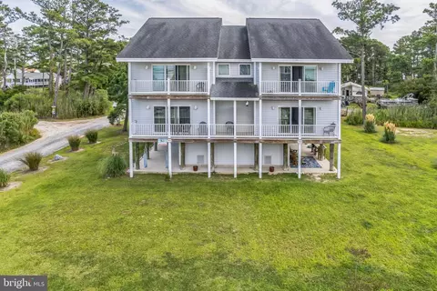 7516 Doe Bay Ln, Chincoteague Island, VA 23336