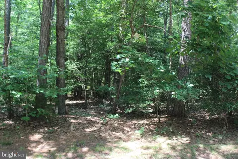 104 Custom Dr, Greenbackville, VA 23356