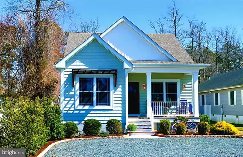 7017 Josephine Ln, Chincoteague Island, VA 23336