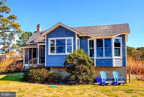 5174 Winder Ln, Chincoteague Island, VA 23336