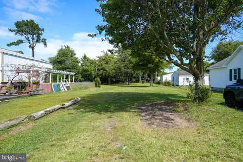 6497 Church St, Chincoteague Island, VA 23336