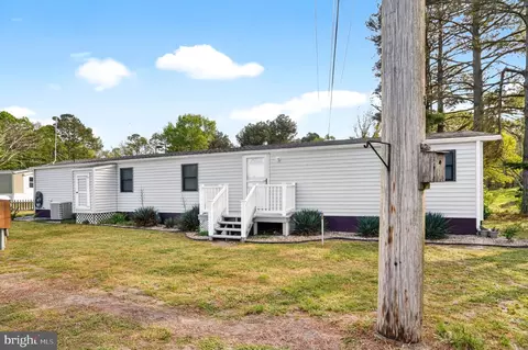 33238 Evergreen Dr, New Church, VA 23415