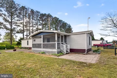 33238 Evergreen Dr, New Church, VA 23415