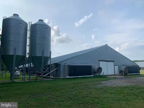 18646 Airport Dr, Melfa, VA 23410