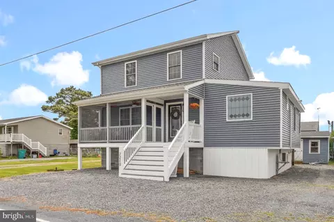 7210 Bunting Rd, Chincoteague Island, VA 23336